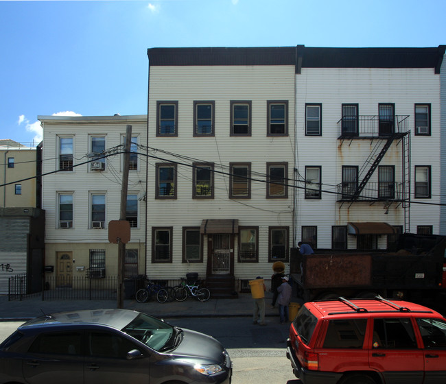 22 Dodworth St in Brooklyn, NY - Foto de edificio - Building Photo