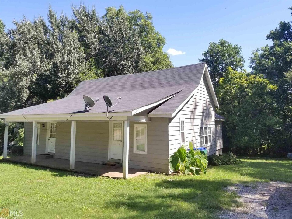 339 Mahaffey St in Jefferson, GA - Building Photo
