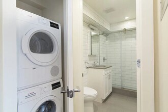 99 Suffolk St, Unit 8B in New York, NY - Building Photo - Building Photo