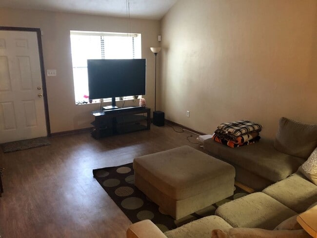 345 Whetherbine Way E in Tallahassee, FL - Building Photo - Building Photo