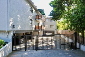 88 Claremont Ave in Redwood City, CA - Building Photo - Building Photo