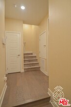 6752 Gill Way in Los Angeles, CA - Building Photo - Building Photo