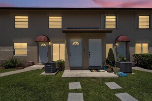 15260 SW 80th St in Miami, FL - Building Photo