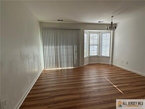 46 Lear Ct in East Brunswick, NJ - Building Photo - Building Photo