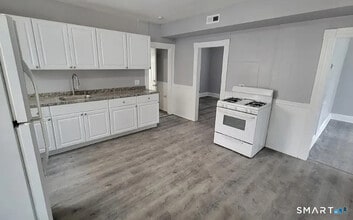 174 Broad St in New Britain, CT - Building Photo - Building Photo