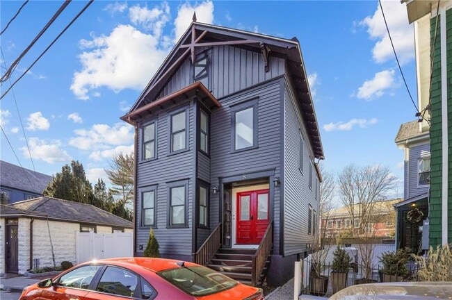 8 Cross St in Newport, RI - Foto de edificio - Building Photo