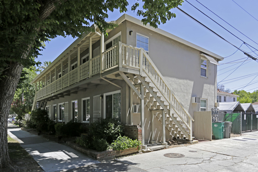 1415 26th St in Sacramento, CA - Building Photo