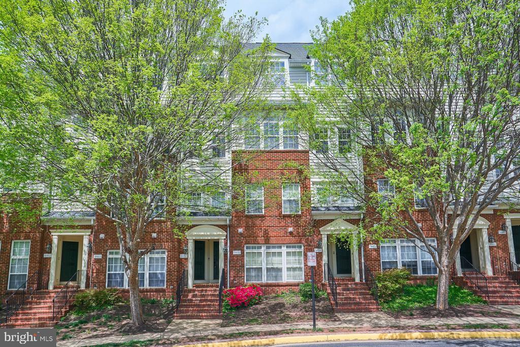 14456 Village High Street in Gainesville, VA - Building Photo