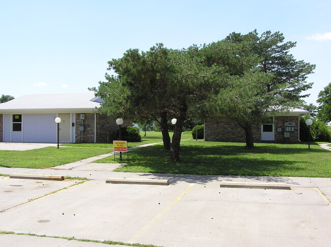 102 W Easy St in Munden, KS - Building Photo - Building Photo