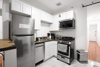 317 E 75th St in New York, NY - Building Photo - Building Photo