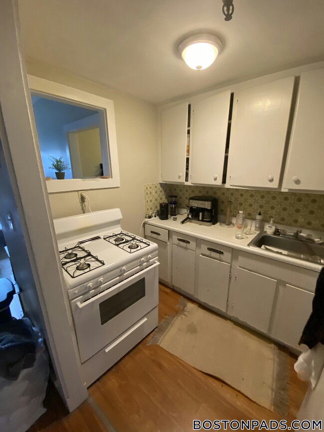 435 Hanover St, Unit 4D in Boston, MA - Foto de edificio - Building Photo