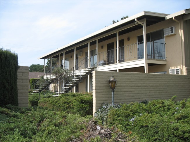 Rancho Encino Apartments in Morgan Hill, CA - Building Photo - Building Photo