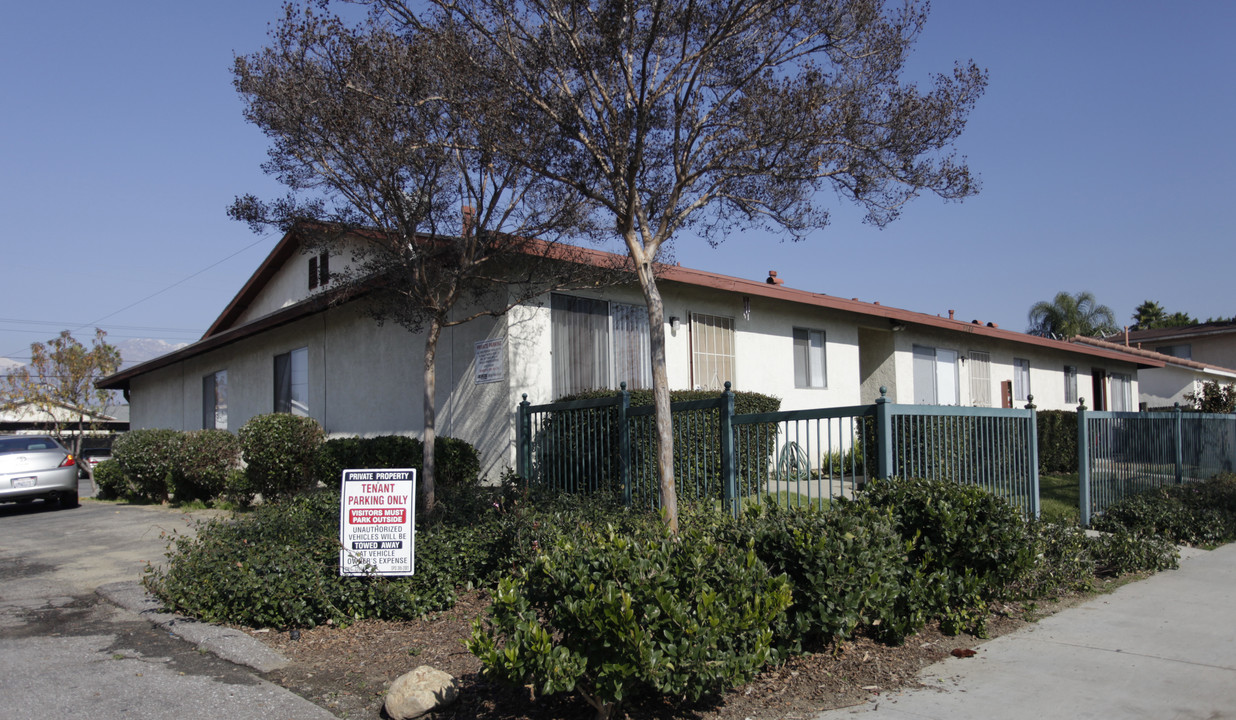 1240 W Stoneridge Ct in Ontario, CA - Building Photo