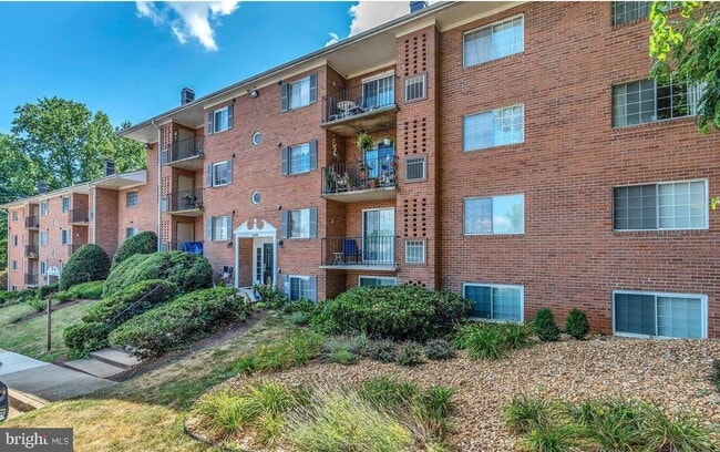 property at 1543 Colonial Dr