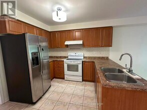 3829 Quiet Creek Dr in Mississauga, ON - Building Photo - Building Photo