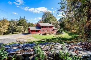 85 Ironworks Hill Rd in Brookfield, CT - Building Photo