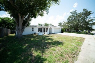 8948 Lido Ln in Port Richey, FL - Building Photo
