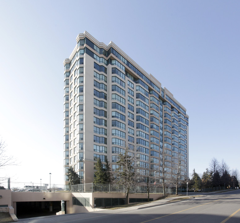 100 Millside Dr in Milton, ON - Building Photo