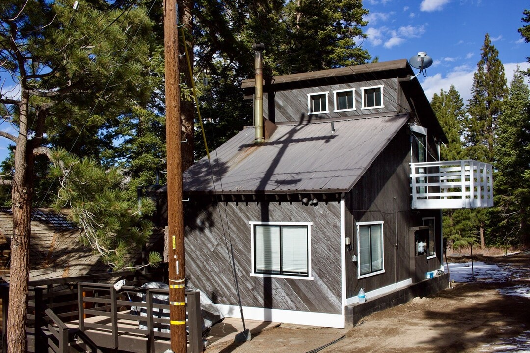 40 Gull St in Mammoth Lakes, CA - Foto de edificio