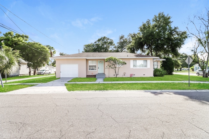 1734 38th Ave N in St. Petersburg, FL - Foto de edificio