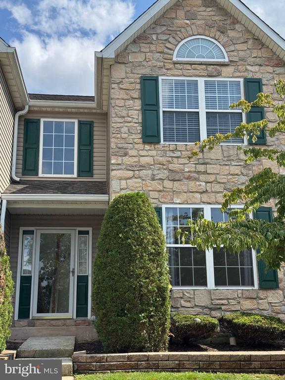property at 40 Fawn Ct