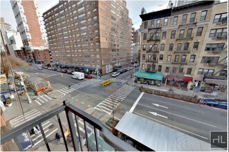 1ST AVE., Unit 6 in New York, NY - Foto de edificio - Building Photo