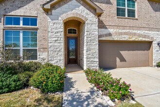 2008 Harrow Oak Ln in Houston, TX - Building Photo - Building Photo