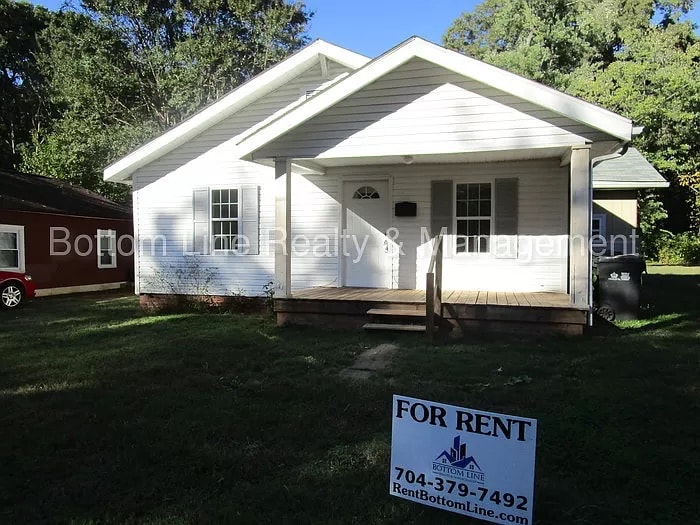 3912 Plainview Rd in Charlotte, NC - Building Photo