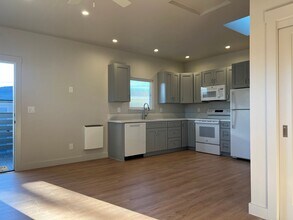 595 Leff St in San Luis Obispo, CA - Building Photo - Building Photo