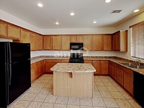 18015 W Carol Ave in Waddell, AZ - Foto de edificio - Building Photo