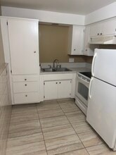 15903 Halldale Ave, Unit 1 in Gardena, CA - Foto de edificio - Building Photo