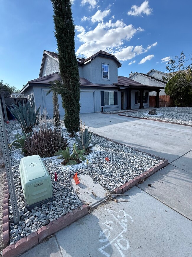 45233 Mays Ct in Lancaster, CA - Building Photo - Building Photo