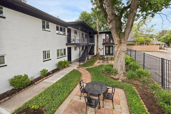 property at 2207 Mimosa Dr
