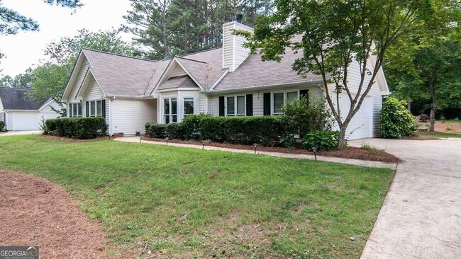 134 Jeb Stuart Dr in Newnan, GA - Foto de edificio - Building Photo