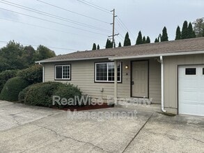 1326 Dowell Rd in Grants Pass, OR - Building Photo - Building Photo