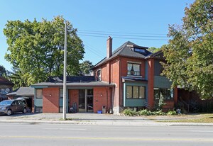 1348 King St E in Hamilton, ON - Building Photo