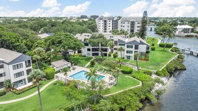 1618 12 Oaks Way in North Palm Beach, FL - Building Photo - Building Photo