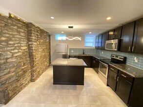 877 Dennison Ave in Columbus, OH - Building Photo - Building Photo