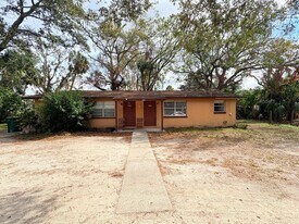 1215-1217 59th Ave E in Bradenton, FL - Building Photo