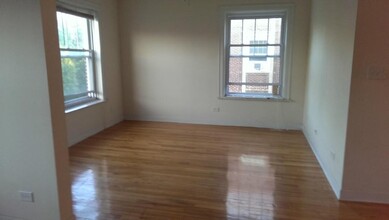 2004 W Foster Ave, Unit #  01 in Chicago, IL - Building Photo - Building Photo