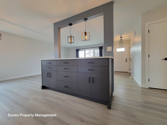 7424-7441 41 Ave NW in Edmonton, AB - Building Photo - Building Photo