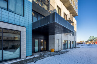 Esplanade Cartier - Phase 1 in Montréal, QC - Building Photo - Building Photo