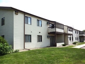 2120 Valleyhigh Dr NW in Rochester, MN - Foto de edificio - Building Photo