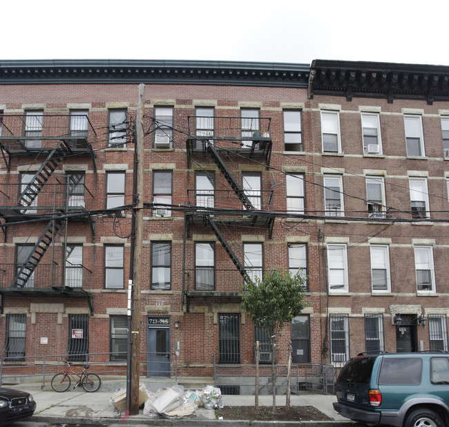 715 Henry St in Brooklyn, NY - Building Photo - Building Photo