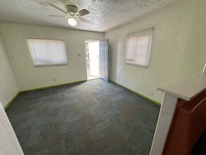 334 Charleston St SE in Albuquerque, NM - Foto de edificio - Building Photo