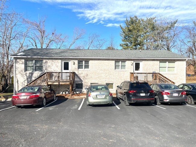 709 Lee St in Blacksburg, VA - Building Photo - Building Photo