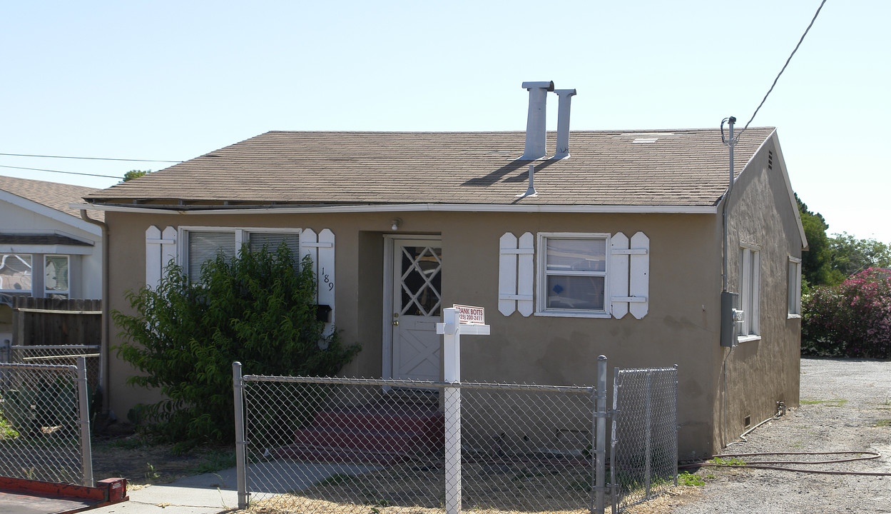 187-189 Marin Ave in Pittsburg, CA - Building Photo