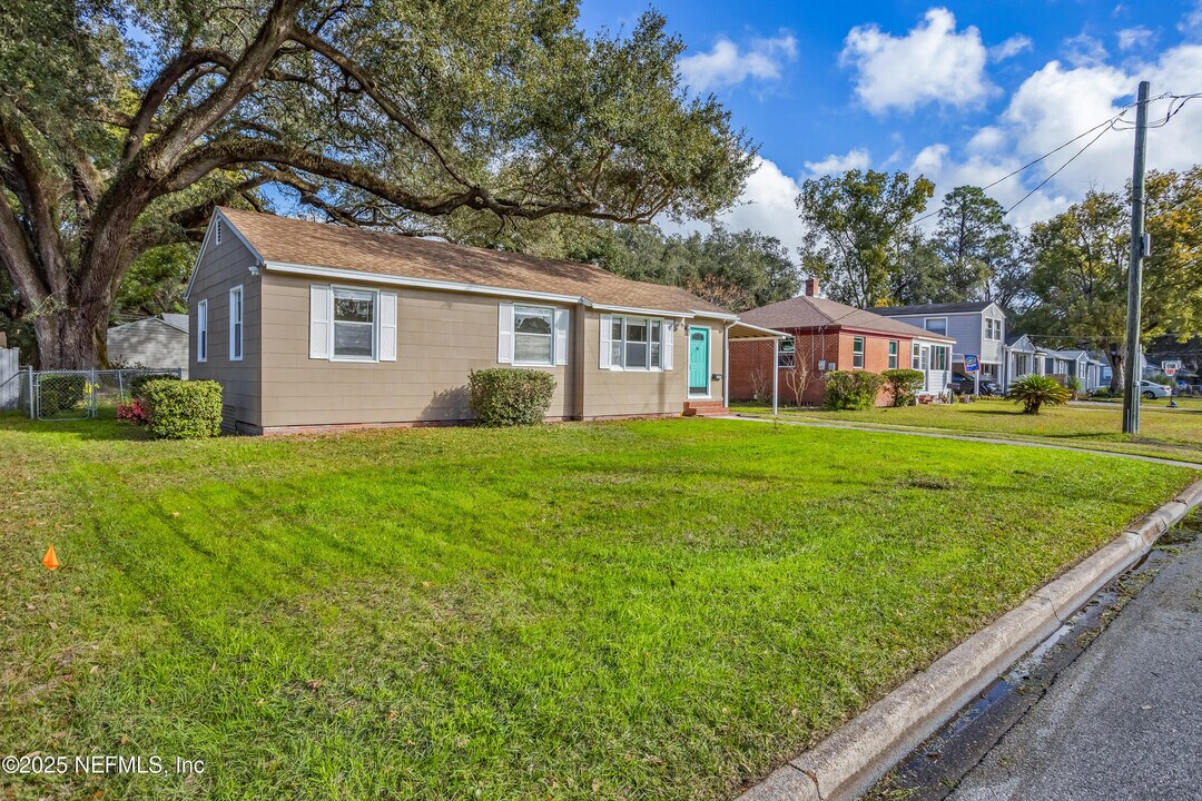 3339 Sylvia St in Jacksonville, FL - Building Photo