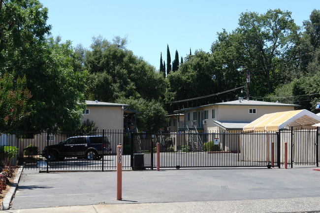 Mariposa Oaks Apartment in Citrus Heights, CA - Building Photo - Building Photo