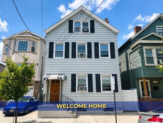 208 John St